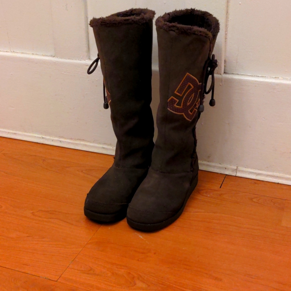 Vintage DC Winter boots Suede & Faux lined. Slick, cool & sexy boot